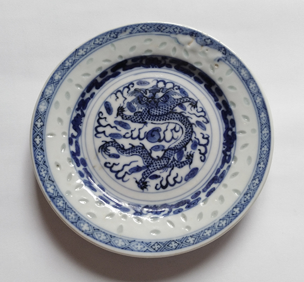 Blue and White Plate with Dragon Motif | Allcollectable.com